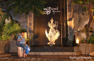 The first FO (read: Factory Outlet) we visited is the well known 'Rumah Mode' (prounounce 'Mo.deh'), which is the most expensive but also have the latest, the brandiest and trendiest stocks.